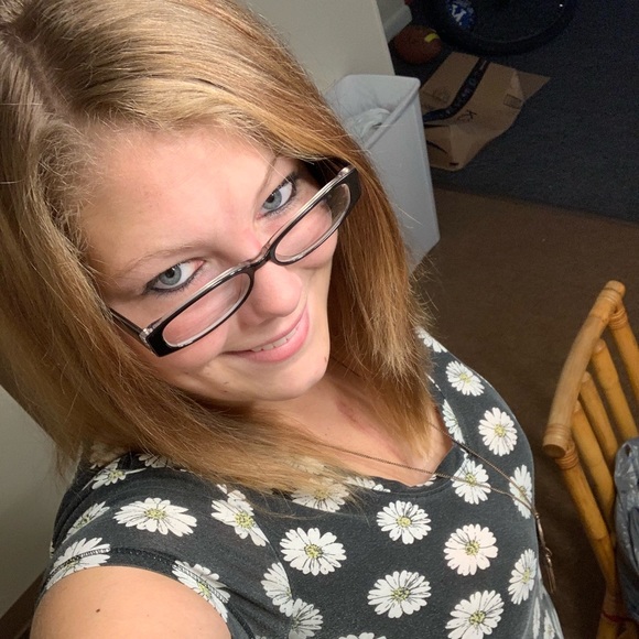 Meet your Posher, Tabitha - Picture 1 of 1